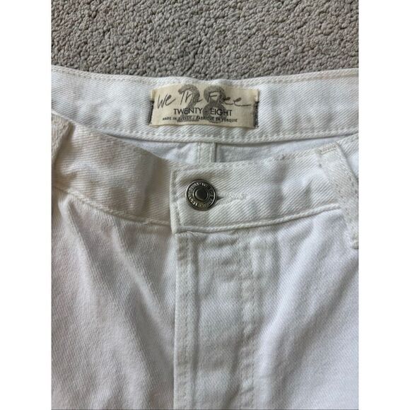 NWT Free People NWT Maggie Mid-Rise denim distressed short, size 28, $70 F26 - Picture 5 of 7